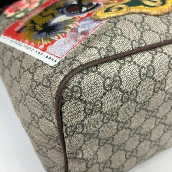 A 263 π― % authentic Gucci GG Supreme Monogram Courrier Medium Crossbody Tote bag - Picture 10 of 16